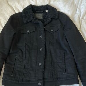 Levi’s women’s size medium black denim jacket with Sherpa lining